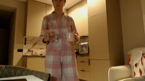  Kira  online show from February 4, 6:25 am