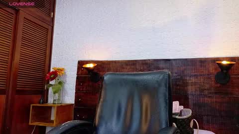    online show from October 8, 11:03 am