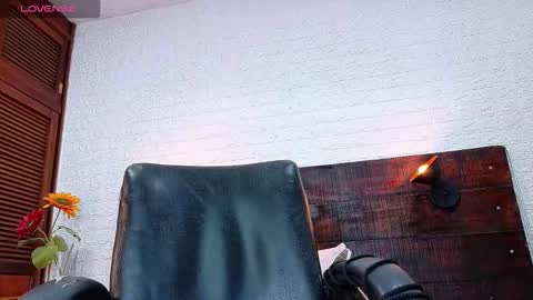    online show from November 25, 10:50 am