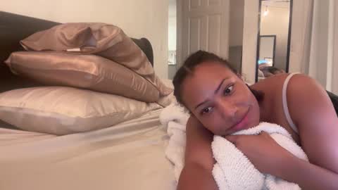 Tatianna Marie online show from December 15, 10:37 pm