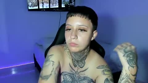 Snapshot of tatoo_girl chatting on January 26, 2:52 pm jess online show from January 26, 2:52 pm