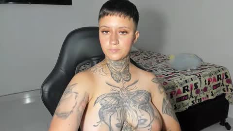 Snapshot of tatoo_girl chatting on February 10, 8:10 pm jess online show from February 10, 8:10 pm