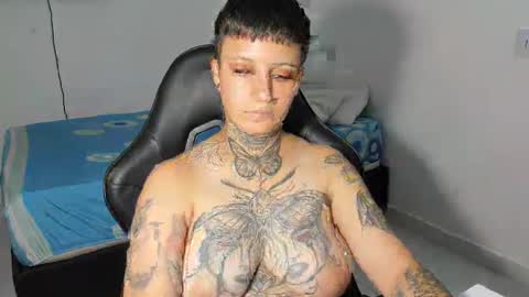 Snapshot of tatoo_girl chatting on February 27, 7:04 pm jess online show from February 27, 7:04 pm