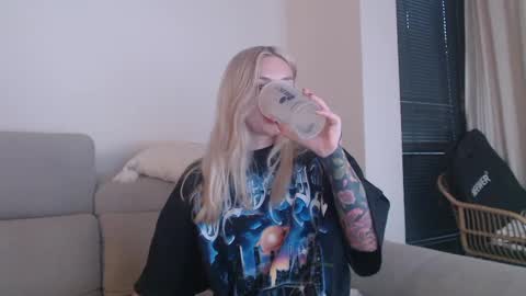 tattoobbgirl online show from October 24, 5:31 pm