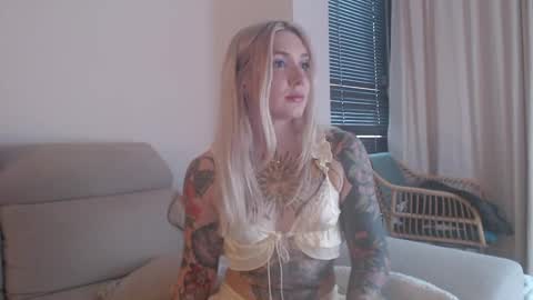 tattoobbgirl online show from November 7, 3:39 pm