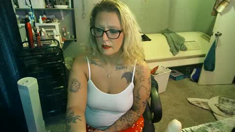 Lisa Lovely online show from February 21, 1:00 pm