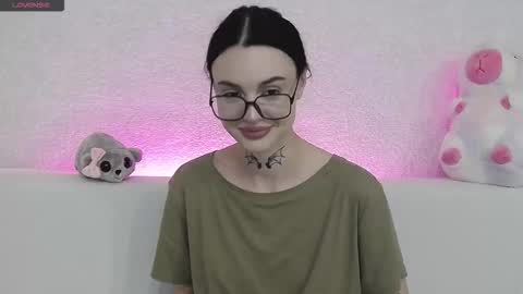 Taya online show from November 17, 5:13 pm