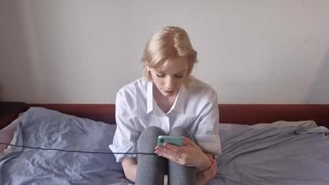 Anna online show from February 15, 7:51 am