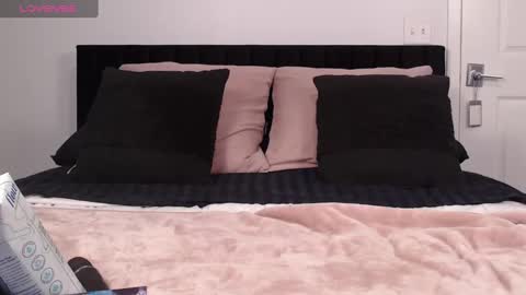 Snapshot of thatwitch710 chatting on September 19, 2:43 am Thatwitch710 online show from September 19, 2:43 am