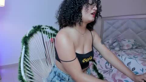 thayla_brince_ online show from November 13, 8:08 pm