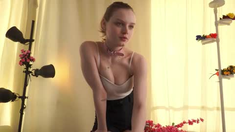 Snapshot of theadrewett chatting on October 22, 5:01 am Emma online show from October 22, 5:01 am