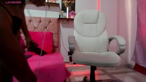 thianahorny online show from October 21, 12:20 pm