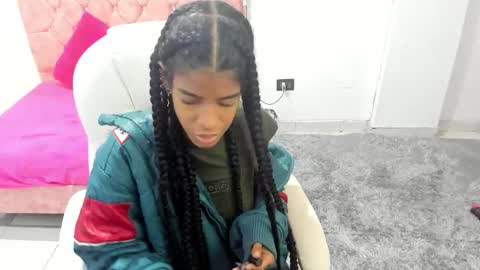 thianahorny online show from November 24, 9:33 am