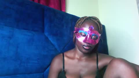 lovlyn online show from November 8, 9:09 pm