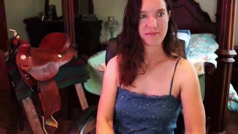 ThornburyRose online show from November 20, 7:04 pm