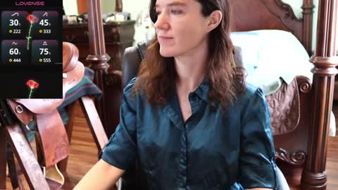 Snapshot of thornbury_rose chatting on February 5, 4:48 pm ThornburyRose online show from February 5, 4:48 pm