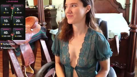 Snapshot of thornbury_rose chatting on January 9, 6:57 pm ThornburyRose online show from January 9, 6:57 pm