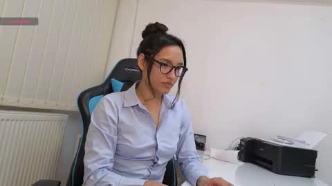 tia_j online show from January 19, 2:35 pm