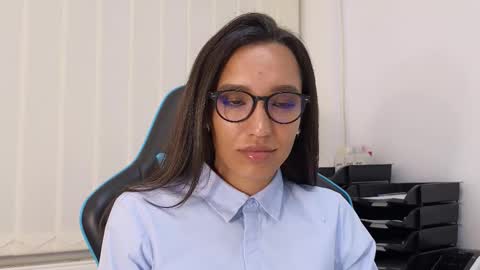 tia_j online show from November 5, 5:07 pm