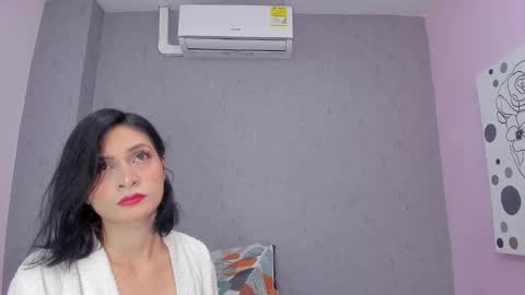 tiffany_mendez online show from November 5, 12:10 pm