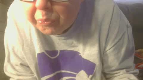 Snapshot of tight_kitty55 chatting on February 17, 8:06 pm tight Kitty55 online show from February 17, 8:06 pm