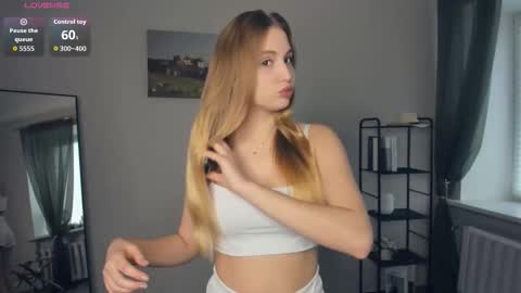 Elizabeth Elize online show from November 19, 9:09 am