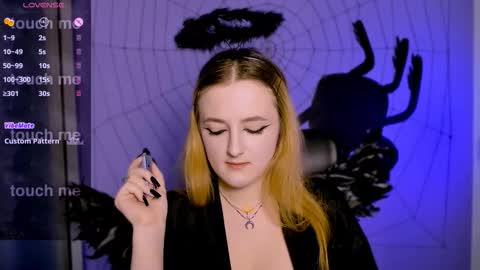 tina_blade_ online show from October 20, 8:01 pm