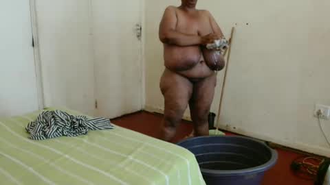 Snapshot of tinagiant chatting on January 16, 8:00 am tinagiant online show from January 16, 8:00 am