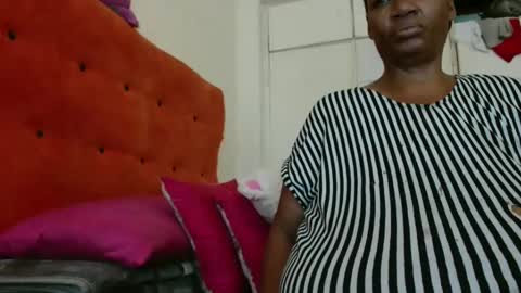 Snapshot of tinagiant chatting on January 17, 9:17 am tinagiant online show from January 17, 9:17 am