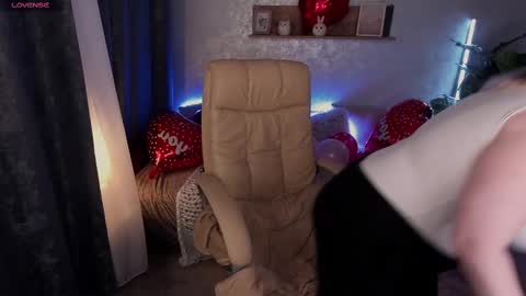 TinkerrBelll online show from February 9, 7:30 pm