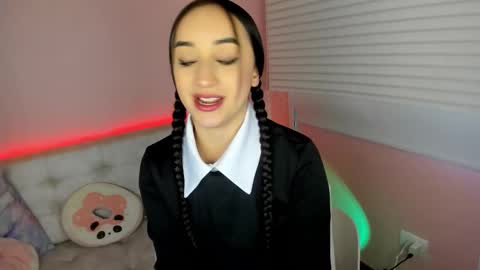 tiny_cora online show from November 17, 4:51 pm