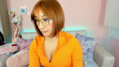 tiny_cora online show from November 26, 4:19 pm