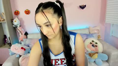 tiny_cora online show from October 30, 4:19 pm