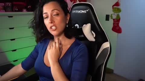 Snapshot of tiny_panther chatting on January 3, 10:08 pm Ana Molly online show from January 3, 10:08 pm