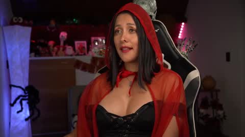 Snapshot of tiny_panther chatting on November 1, 12:26 am Ana Molly online show from November 1, 12:26 am