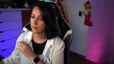 Snapshot of tiny_panther chatting on December 15, 12:51 am Ana Molly online show from December 15, 12:51 am