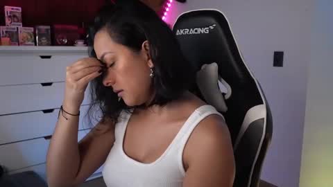 Snapshot of tiny_panther chatting on January 28, 10:23 pm Ana Molly online show from January 28, 10:23 pm