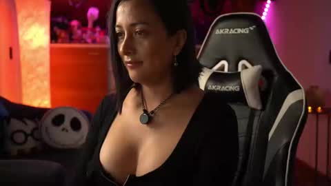 Snapshot of tiny_panther chatting on March 4, 10:05 pm Ana Molly online show from March 4, 10:05 pm