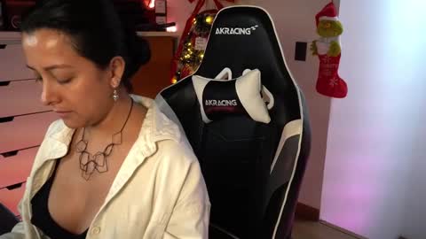 Snapshot of tiny_panther chatting on December 21, 8:10 pm Ana Molly online show from December 21, 8:10 pm