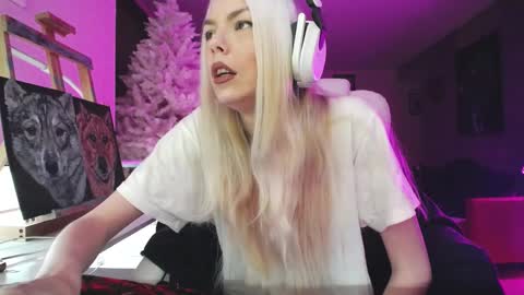 stage Kylie Sinner  brand CLITBAIT online show from November 7, 11:09 pm