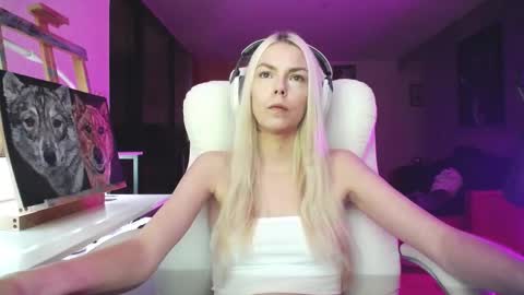 stage Kylie Sinner  brand CLITBAIT online show from October 25, 10:49 pm