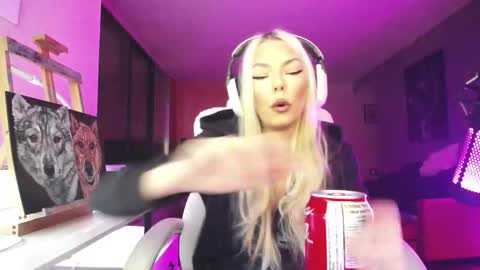 stage Kylie Sinner  brand CLITBAIT online show from November 3, 11:31 pm