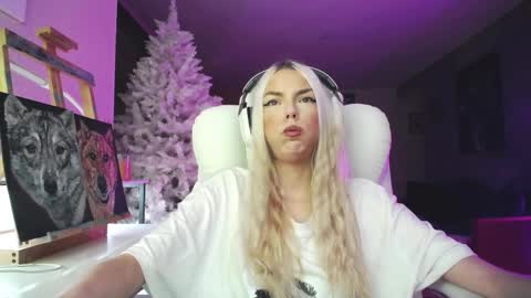 stage Kylie Sinner  brand CLITBAIT online show from November 17, 12:22 am