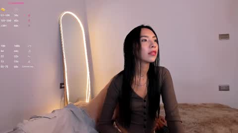 Luna  online show from October 8, 8:35 pm