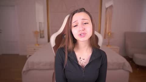 tinynataliee online show from February 12, 8:38 am