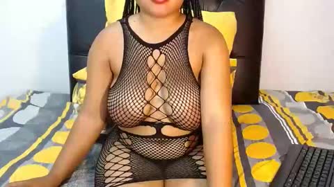 Snapshot of tinyrose18 chatting on February 15, 6:33 am tinyrose18 online show from February 15, 6:33 am