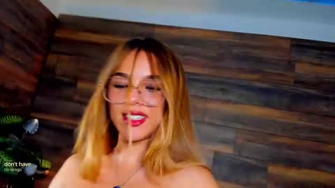 Snapshot of tinyw0nder chatting on September 17, 10:41 pm Instagram tinyw0nder online show from September 17, 10:41 pm