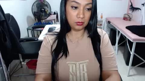 Snapshot of titsbiglovers chatting on October 22, 1:43 am DIVA online show from October 22, 1:43 am
