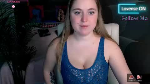 tori_blond online show from December 19, 7:33 am