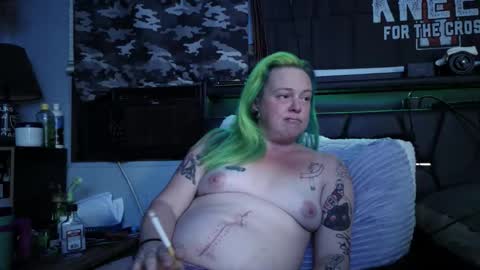 ToxicTemptress420 online show from February 19, 5:18 am